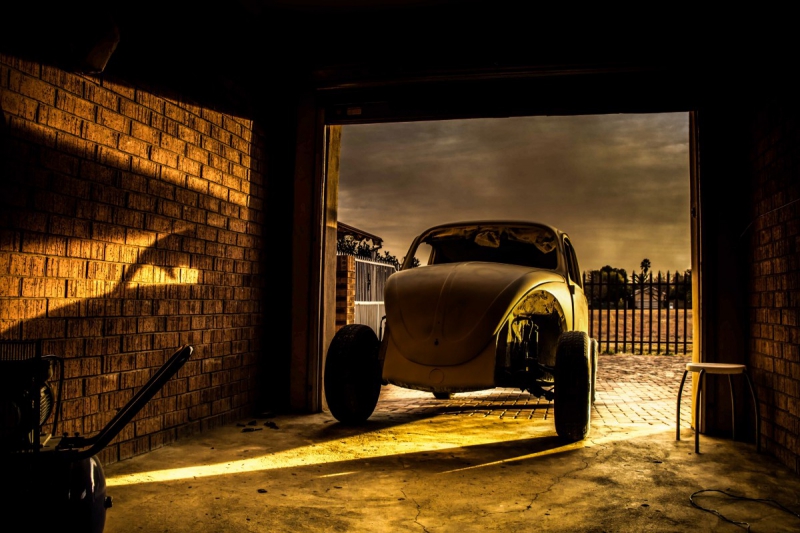 carrosserie-HYERES-min_car_garage_volkswagen_sunset_vw_beetle-81658